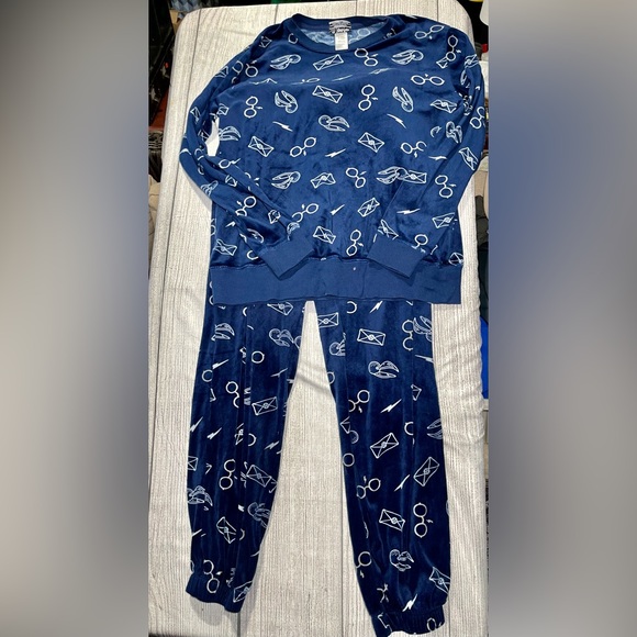 Warner Bros Blue Pajama Set with Playful Patterns - Picture 1 of 6